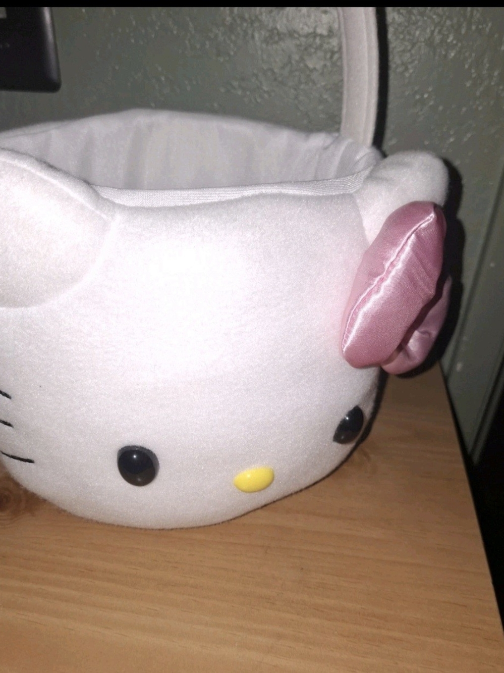Hello Kitty Sanrio Plush Basket - Picture 4 of 7